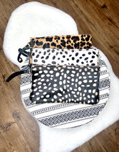 Load image into Gallery viewer, Small Wristlet Real Leather
