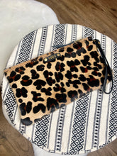 Load image into Gallery viewer, Small Wristlet Real Leather
