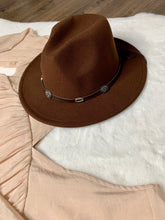 Load image into Gallery viewer, Western Hat
